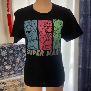Super Mario Graphic T-Shirt small iconic game Nintendo colorful